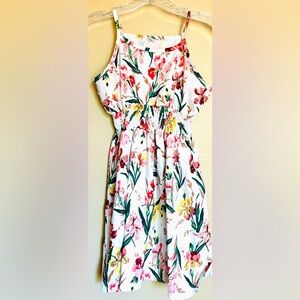 SHEIN Girls Floral Dress with roushing, Size approx. 6-8.‎